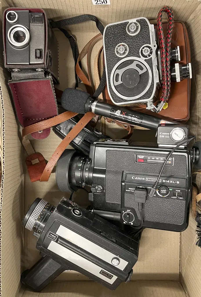 Four Assorted Vintage Film Cameras Image 1++