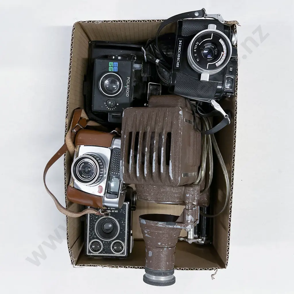 E-D Projector with Three Cameras Image 1++
