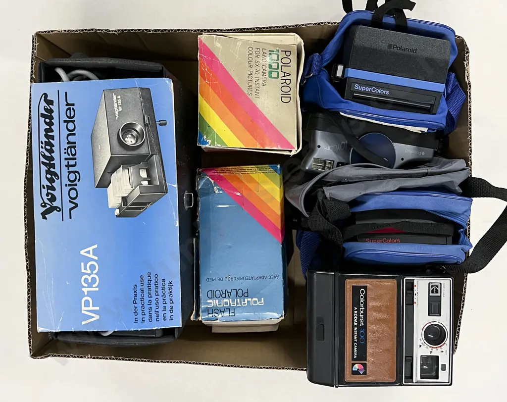 Quantity of Assorted Instant Cameras with Others Image 1++