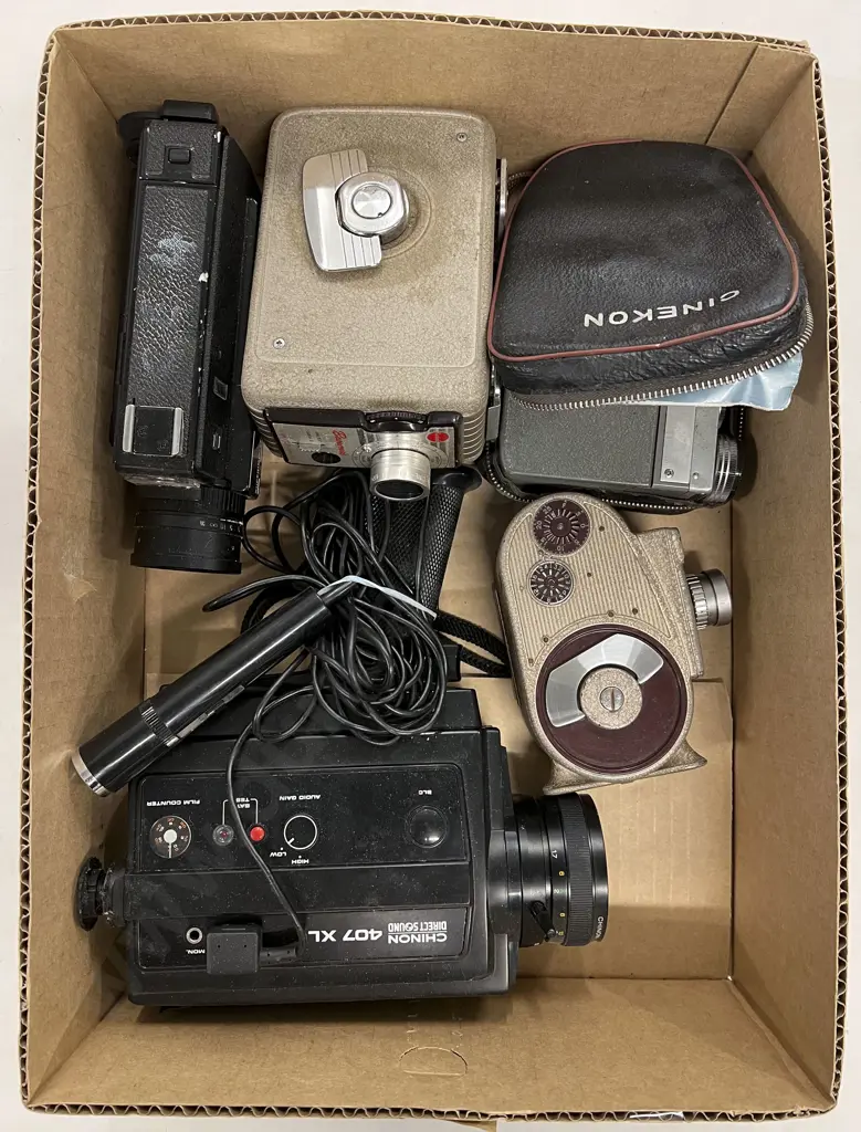 Five Movie Cameras Including Two Cased Image 1++