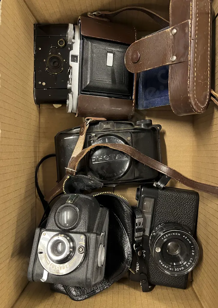 Five Various Vintage Cameras Image 1++