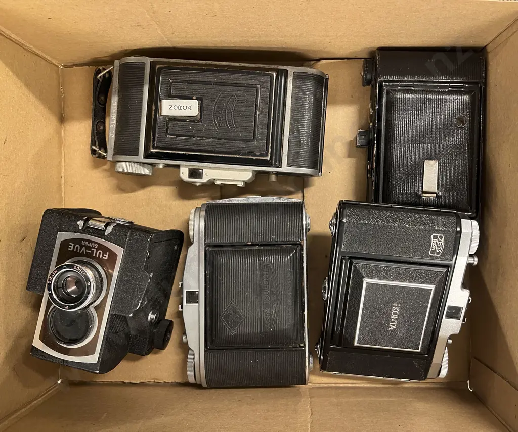 Five Various Vintage Cameras Image 1++