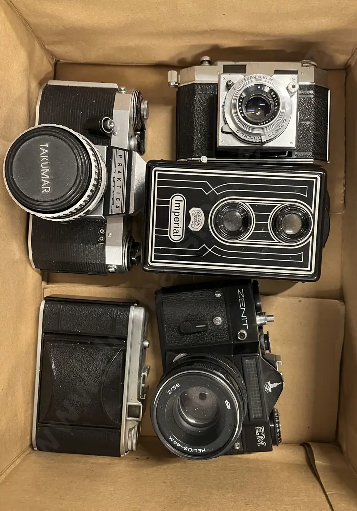 Five Various Vintage Cameras Image 1++