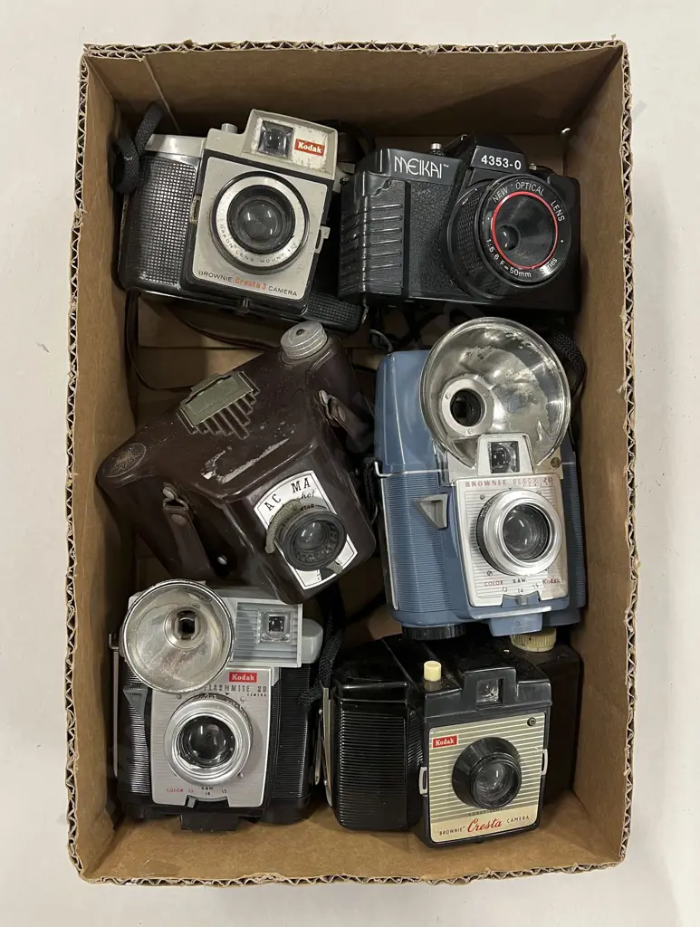 Six Various Vintage Cameras Image 1++