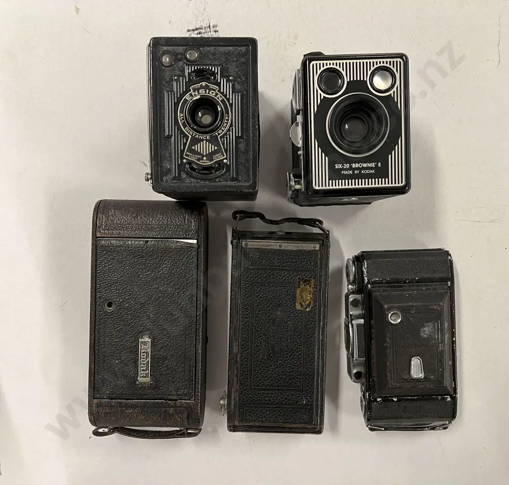 Four Various Vintage Cameras Image 1++