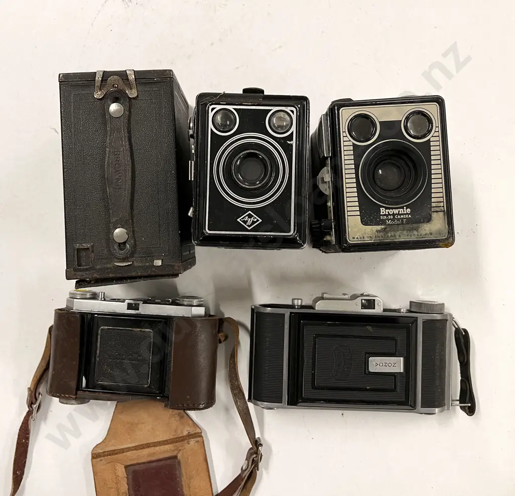 Five Various Vintage Cameras Image 1++