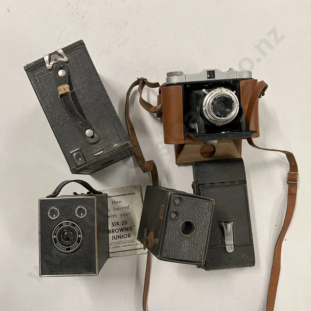 Five Various Vintage Cameras Image 1++