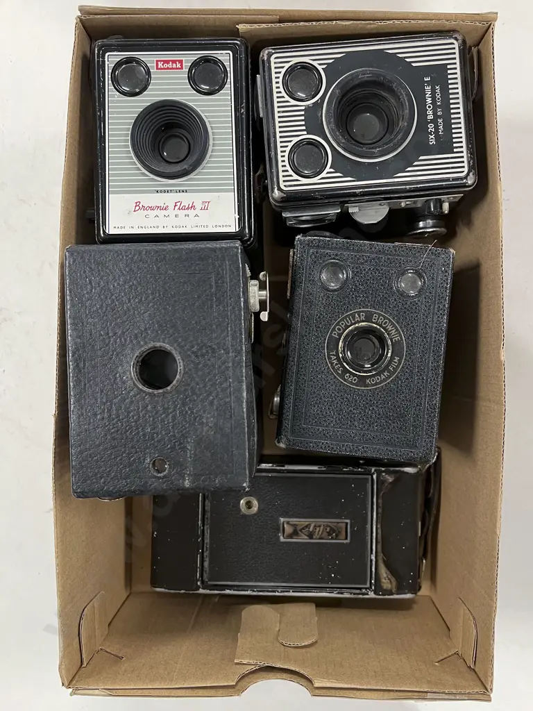 Five Various Vintage Cameras Image 1++