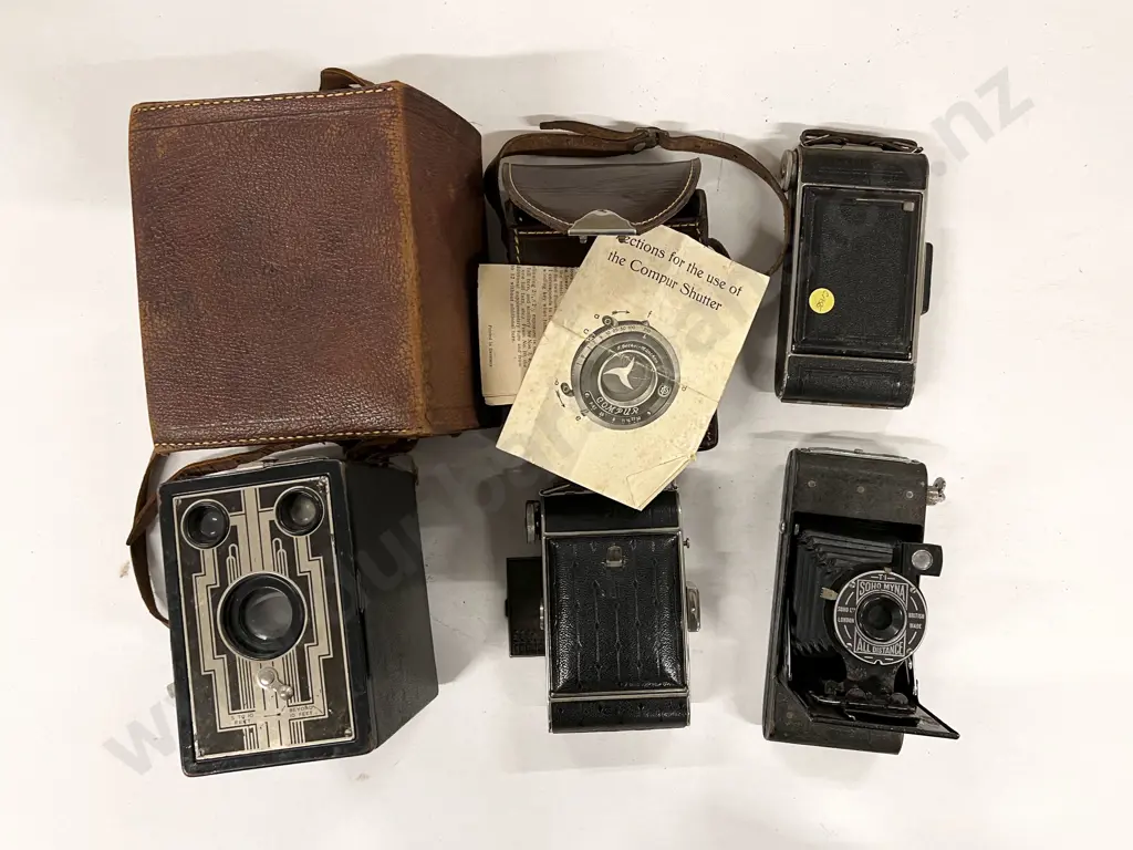 Four Various Vintage Cameras Image 1++