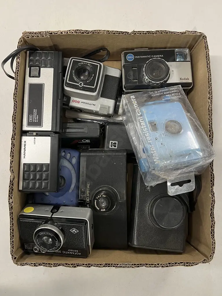 Quantity of Assorted Cameras Image 1++