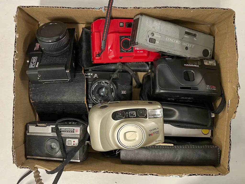 Quantity of Assorted Pocket Cameras and Others Image 1++