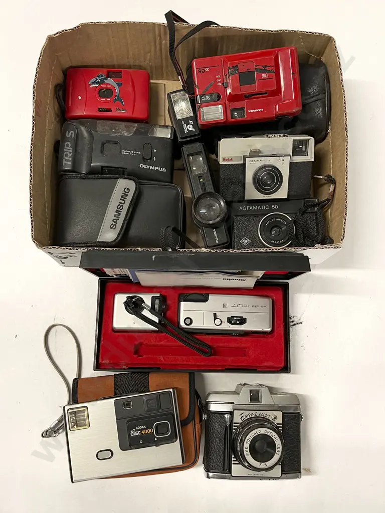 Quantity of Assorted Pocket Cameras and Others Image 1++