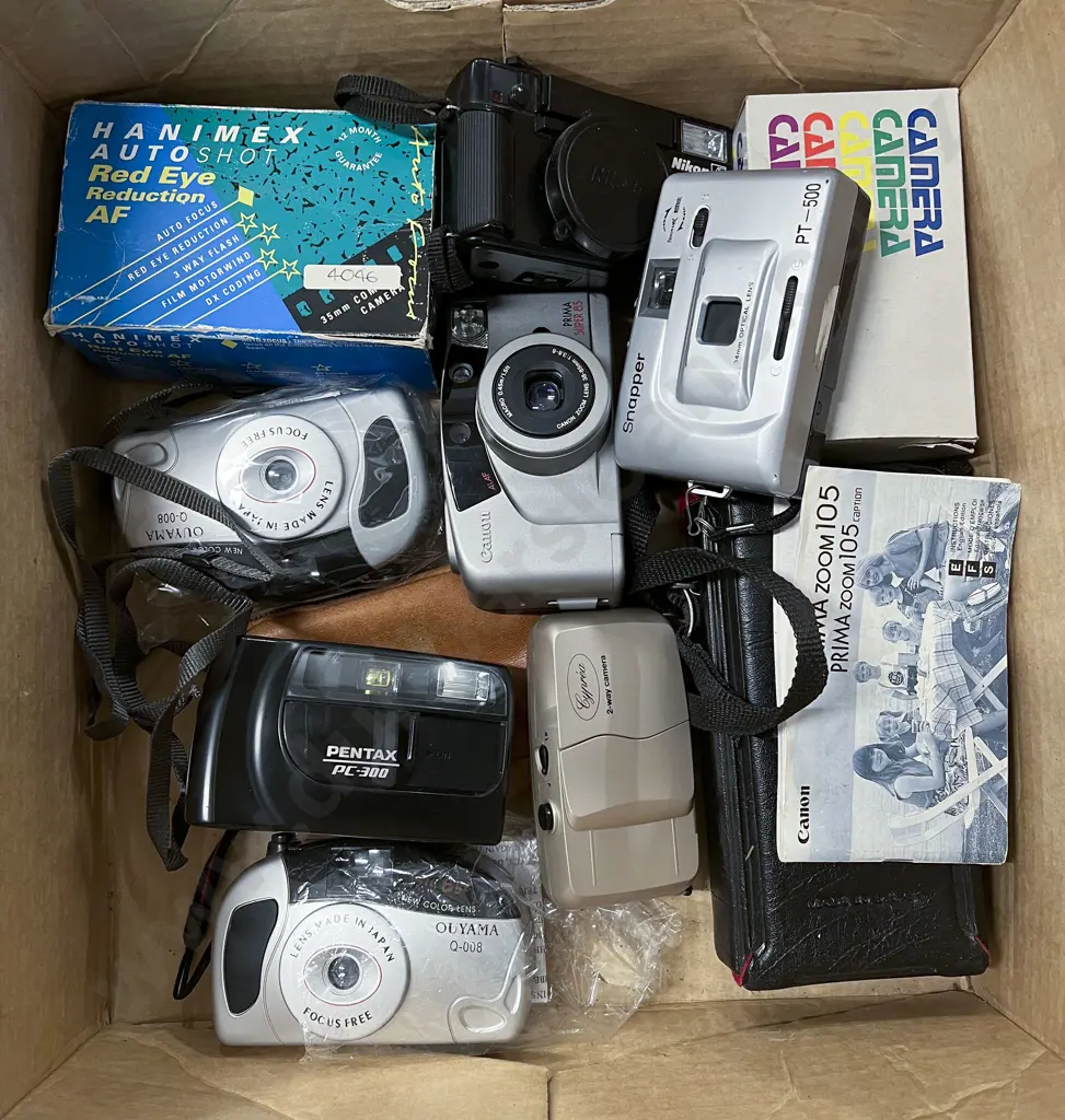 Quantity of Assorted Pocket Cameras Image 1++