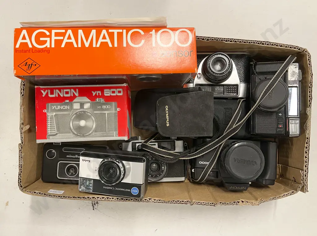 Quantity of Assorted Pocket Cameras and Others Image 1++