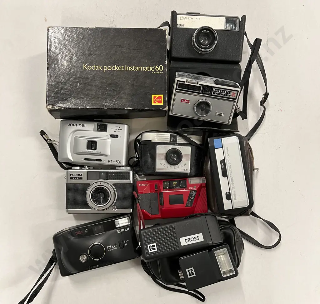 Quantity of Assorted Pocket Cameras Image 1++