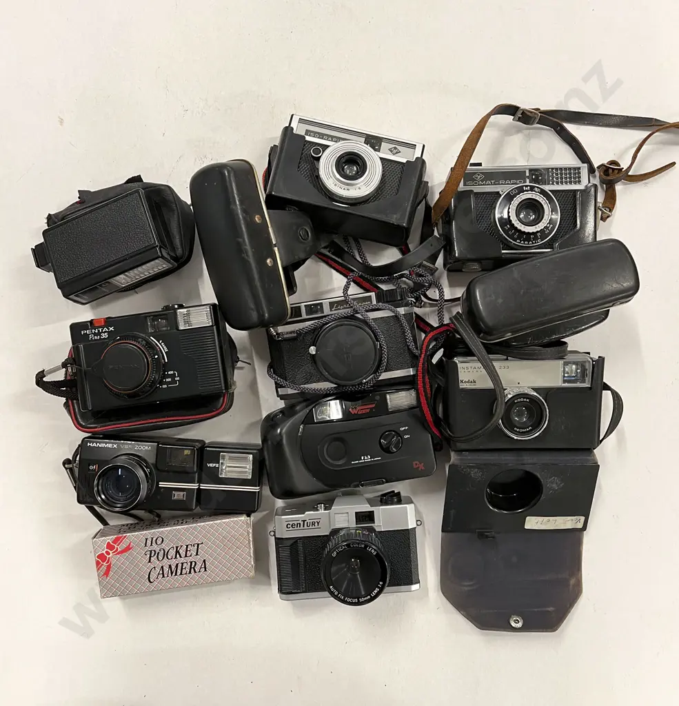 Quantity of Assorted Pocket Cameras and Others Image 1++