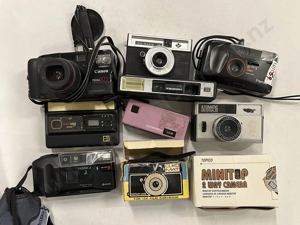 Quantity of Assorted Pocket Cameras and Others Image 1++
