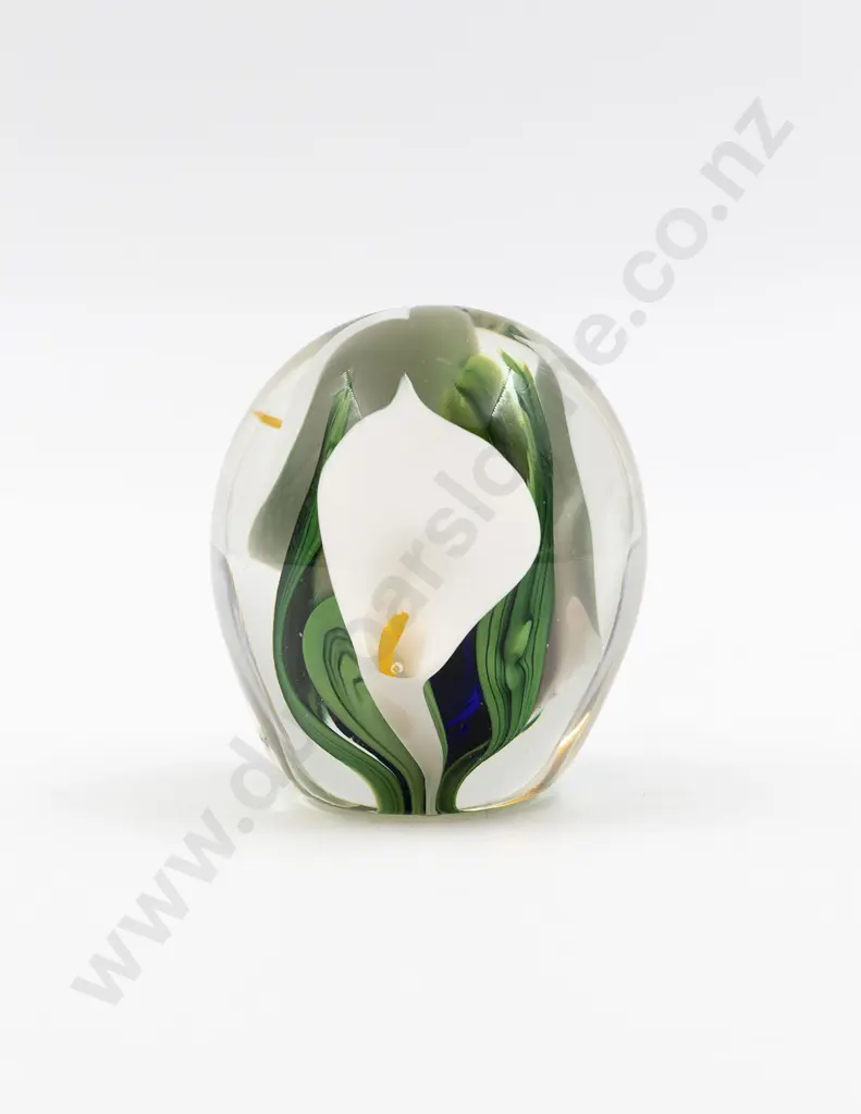 Peter Raos Calla Lillies Glass Paperweight Image 1++