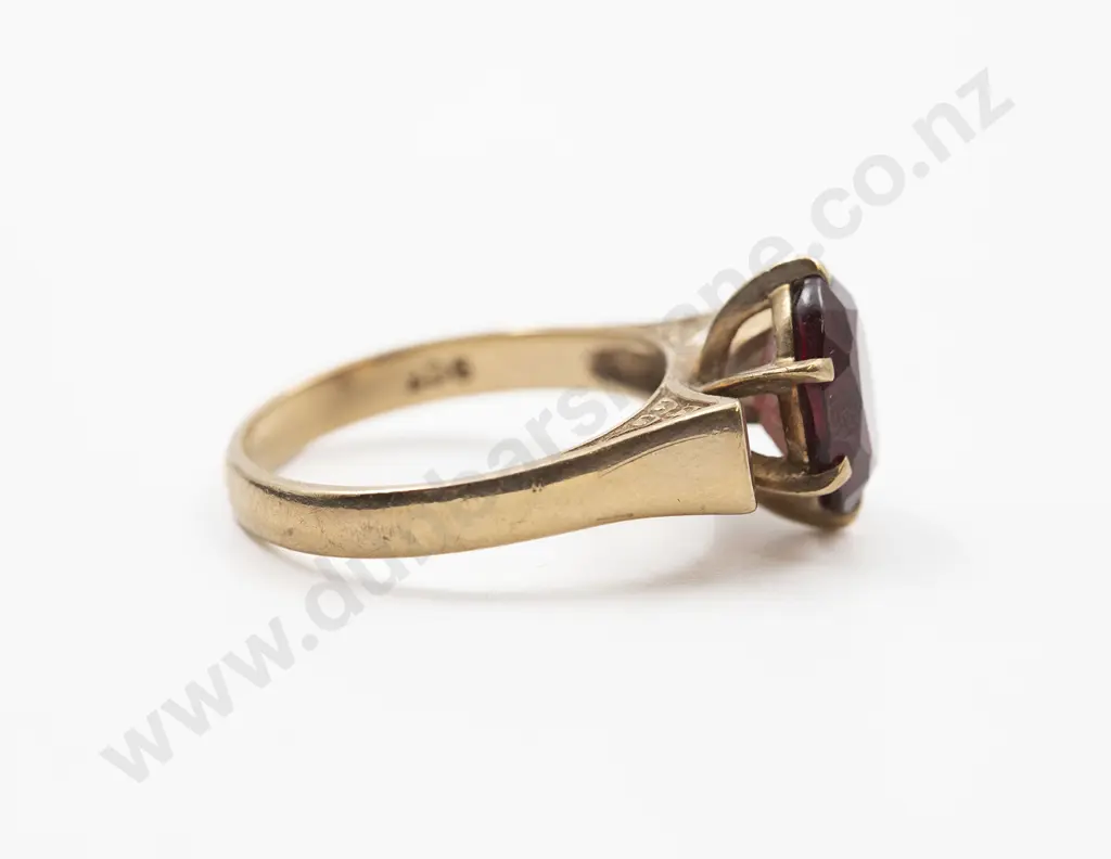 Original Boxed 9ct Single Garnet Dress Ring Image 1++