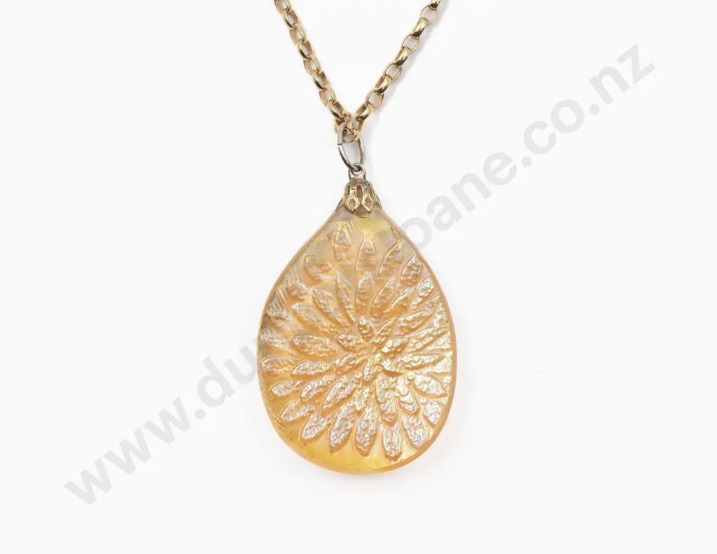 Carnival Glass Pendant on 9ct Trace Link Neck Chain Image 1++