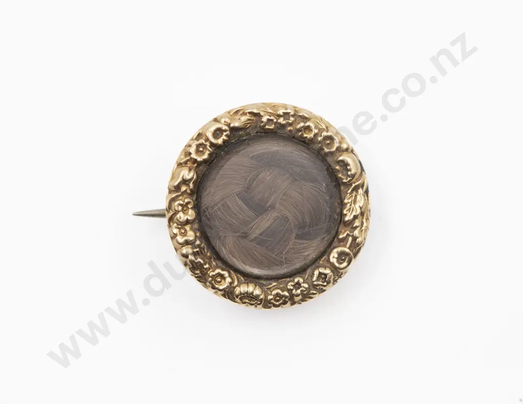 Victorian 9ct Small Hair Panel Circular Brooch Image 1++