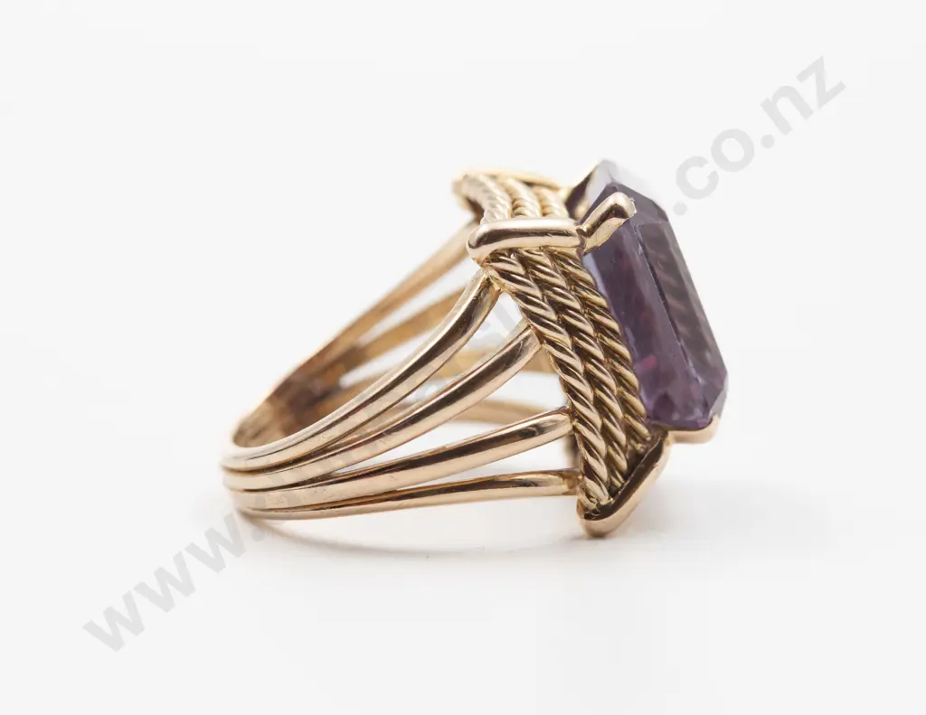 18ct Single Stone Synthetic Alexandrite Dress Ring Image 1++