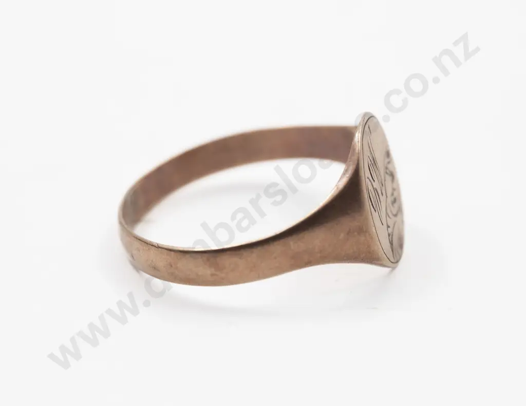 9ct Oval Panel Signet Ring Image 1++