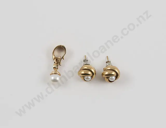 Pair 9ct Single Cultured Pearl Gold Swirl Earrings Image 1++