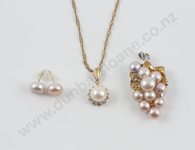 White and Yellow Gold Plated Pink Freshwater Pearl Pendant Image 1++