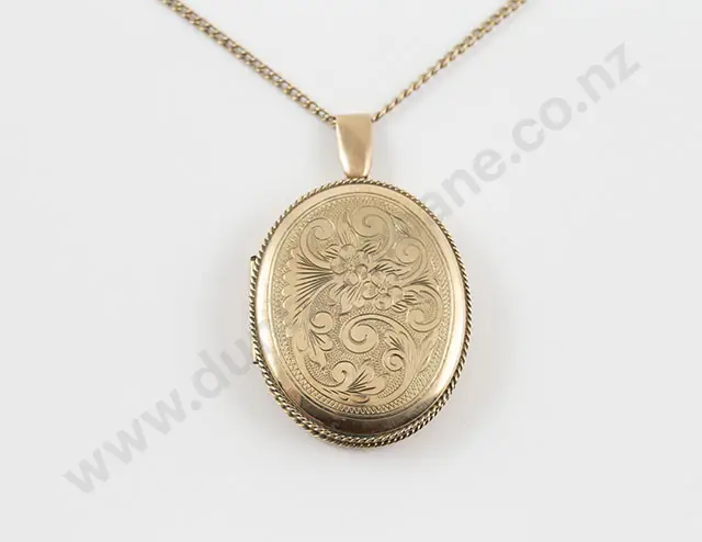 Large 9ct Oval Photo Locket Image 1++