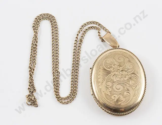 Large 9ct Oval Photo Locket Image 1++