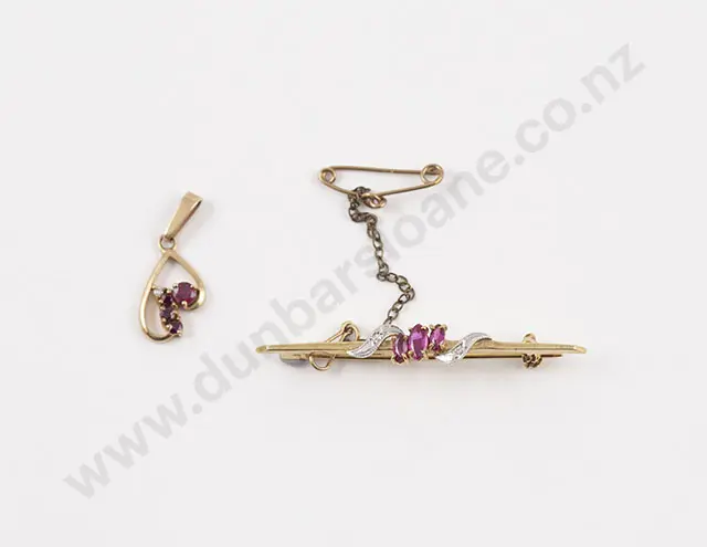 9ct Three Stone Ruby Bar Brooch Image 1++