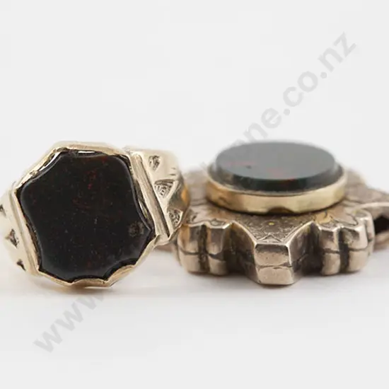 Victorian 9ct Bloodstone Signet Ring