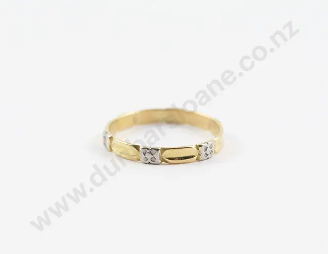 18ct and Palladium Fancy Wedding Band Image 1++