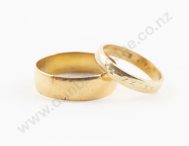 Two 18ct Plain Wedding Bands Image 1++