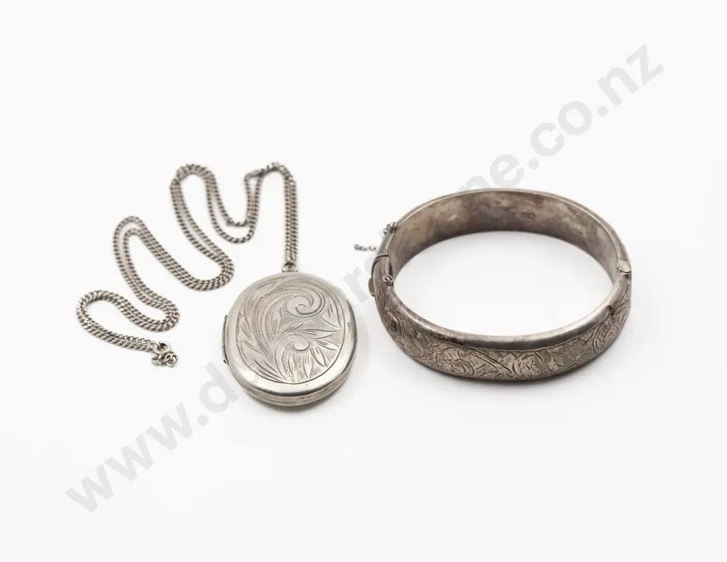 Made in England S/S Hinged Snap Bangle Image 1++