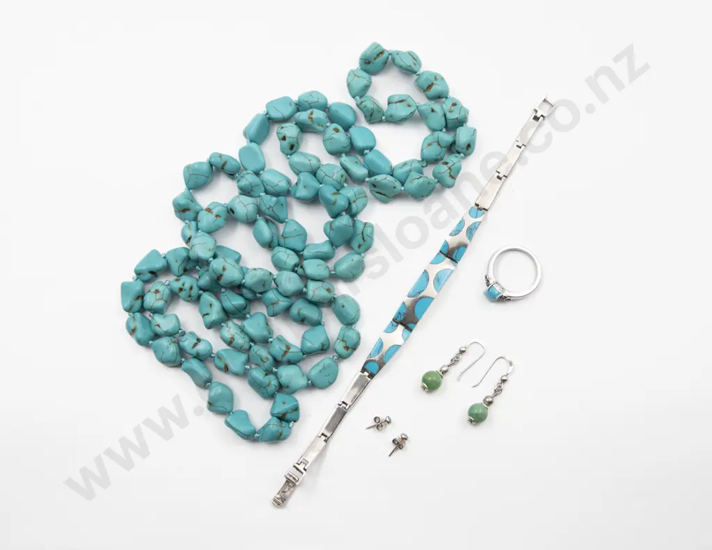 Single Strand Uniform Turquoise Nugget Bead Necklace Image 1++