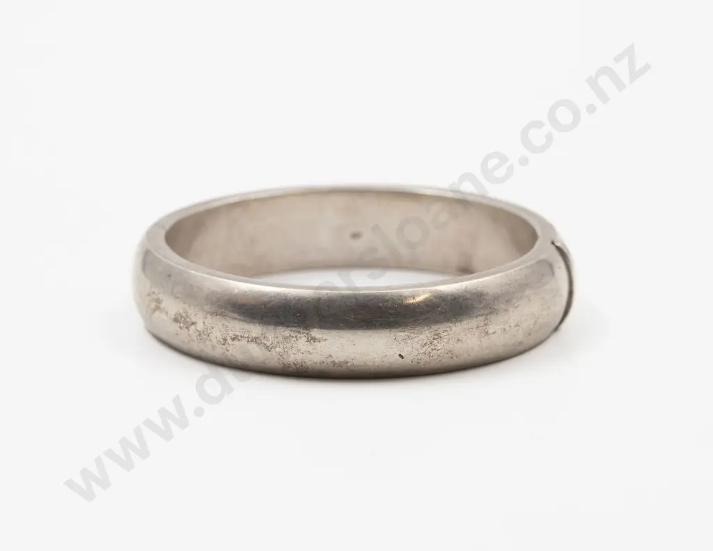 .925 Heavy Silver Hinged Snap Bangle Image 1++