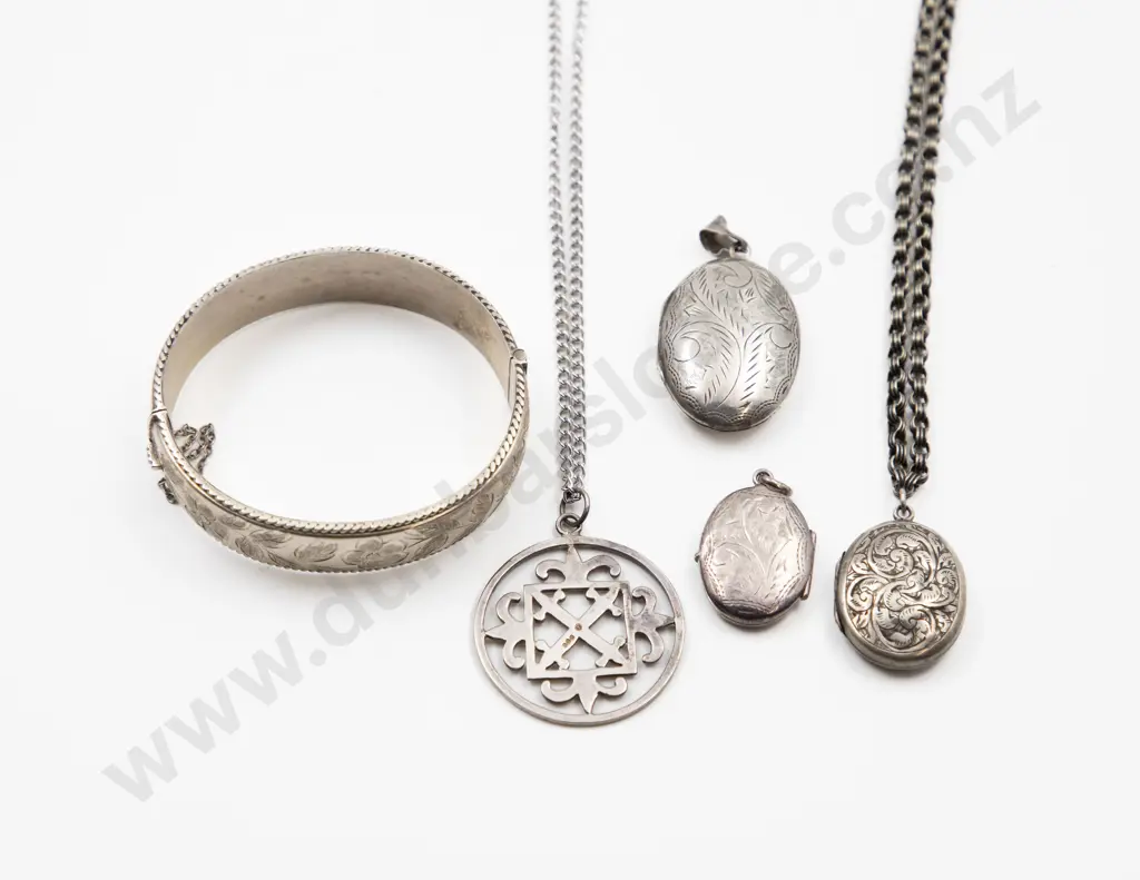 S/S Hinged Snap Bangle with Three S/S Photo Lockets and Pendant Image 1++