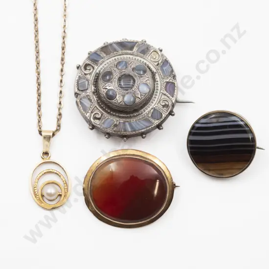 Victorian 9ct Framed Carnelian Brooch