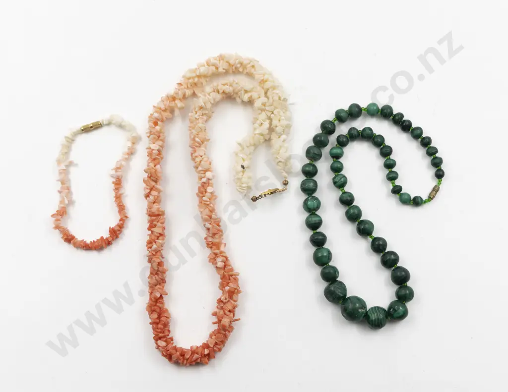 Single Strand Graduated Malachite Bead Necklace Image 1++