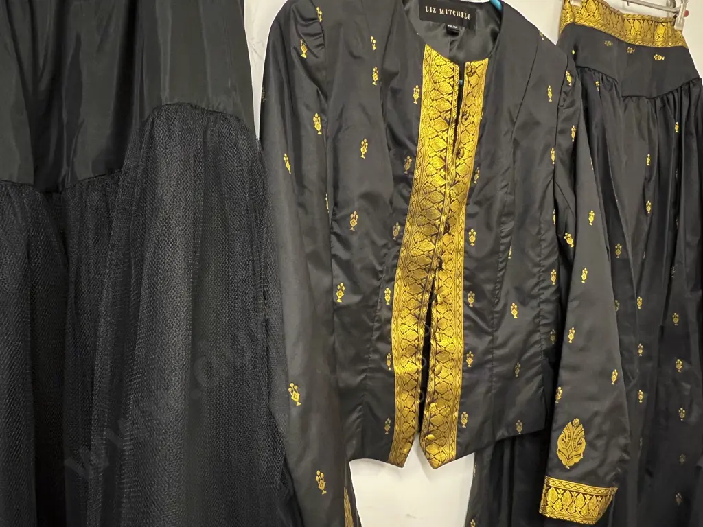 Liz Mitchell Pure Silk Indian Inspired Jacket and Full Length Skirt with Full Net Petticoat Image 1++