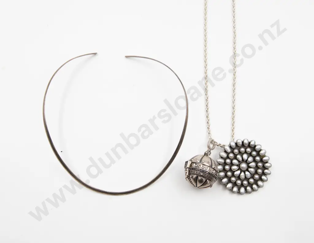 Thomas Sebo .925 Silver and Crystal Hinged Orb Pendant Image 1++