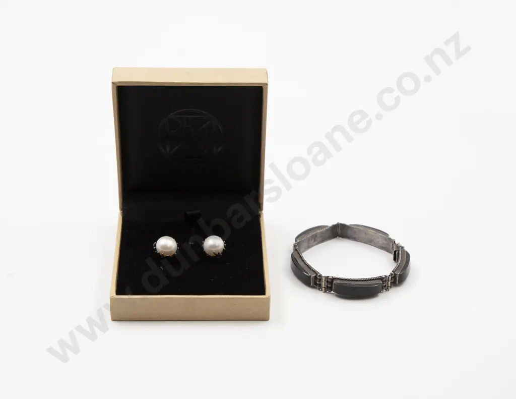 Boxed BBWJ .925 Blackened Silver Single Pearl Stud Earrings Image 1++