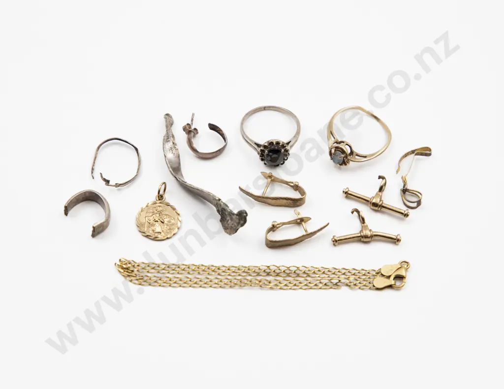 18ct 9ct and Silver Pieces (scrap) Image 1++