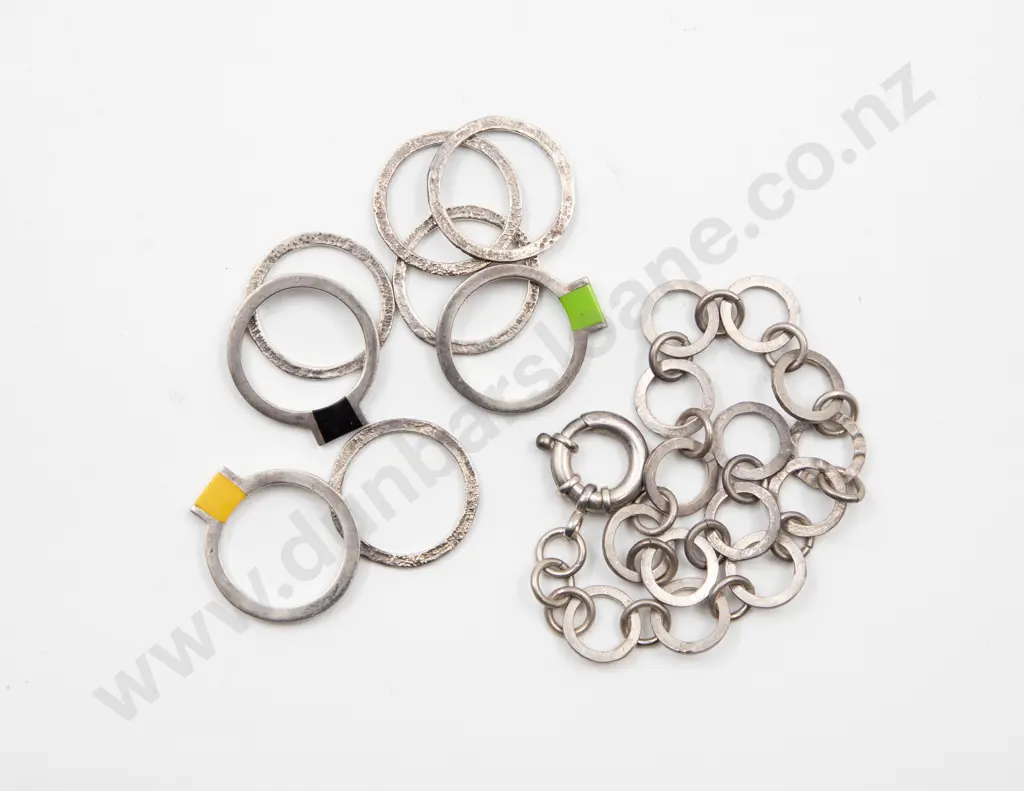 .925 Silver Modern Trace Link Bracelet with Eight Ring Ring Image 1++