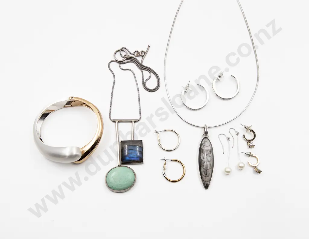 .925 Silver Stone Pendant on Wire Neck Chain Image 1++