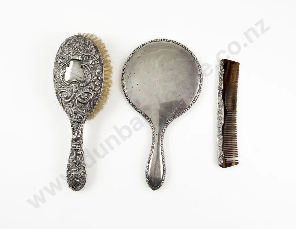 S/S Embossed Back Brush Image 1++