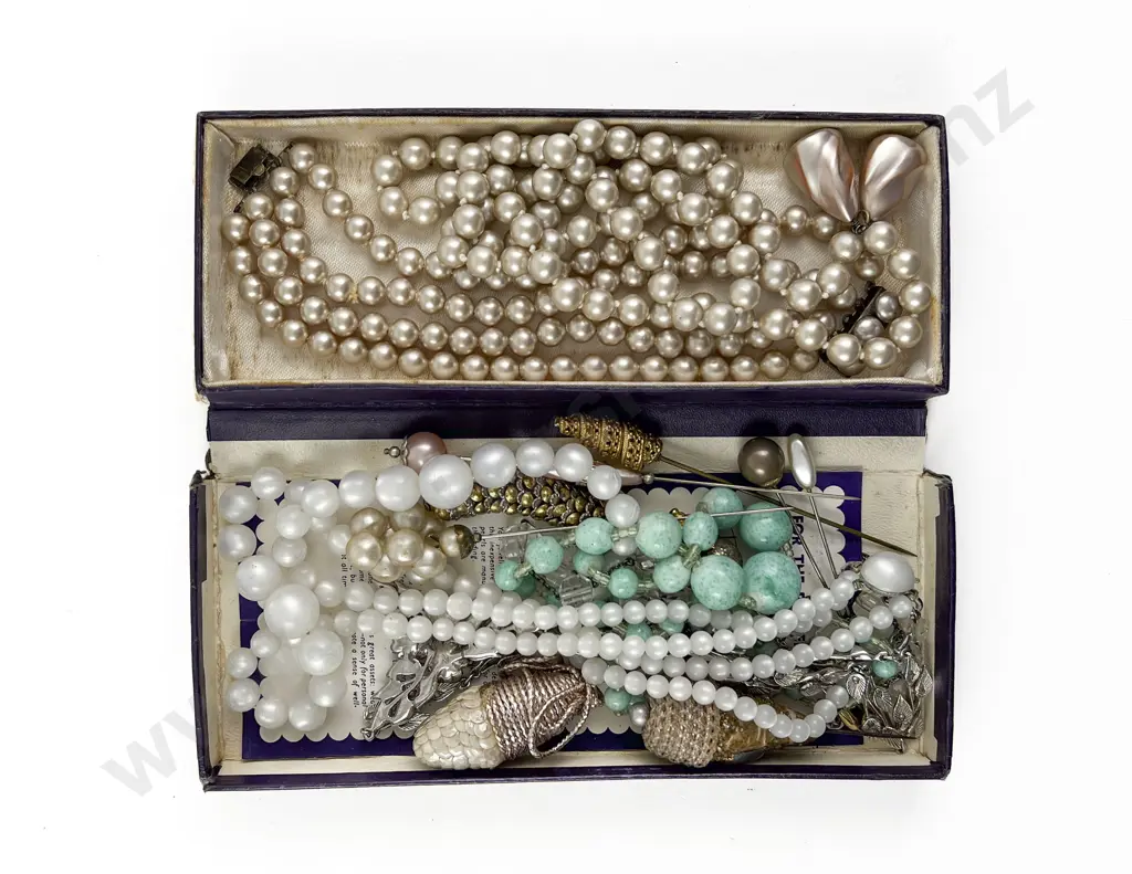 Vintage Boxed Rohan Imitation Pearl Bracelet Image 1++
