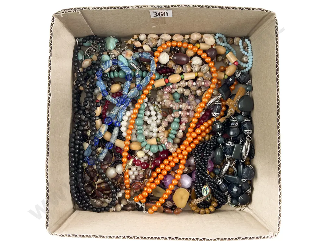 Qty Vintage and Modern Costume Bead Necklaces Image 1++